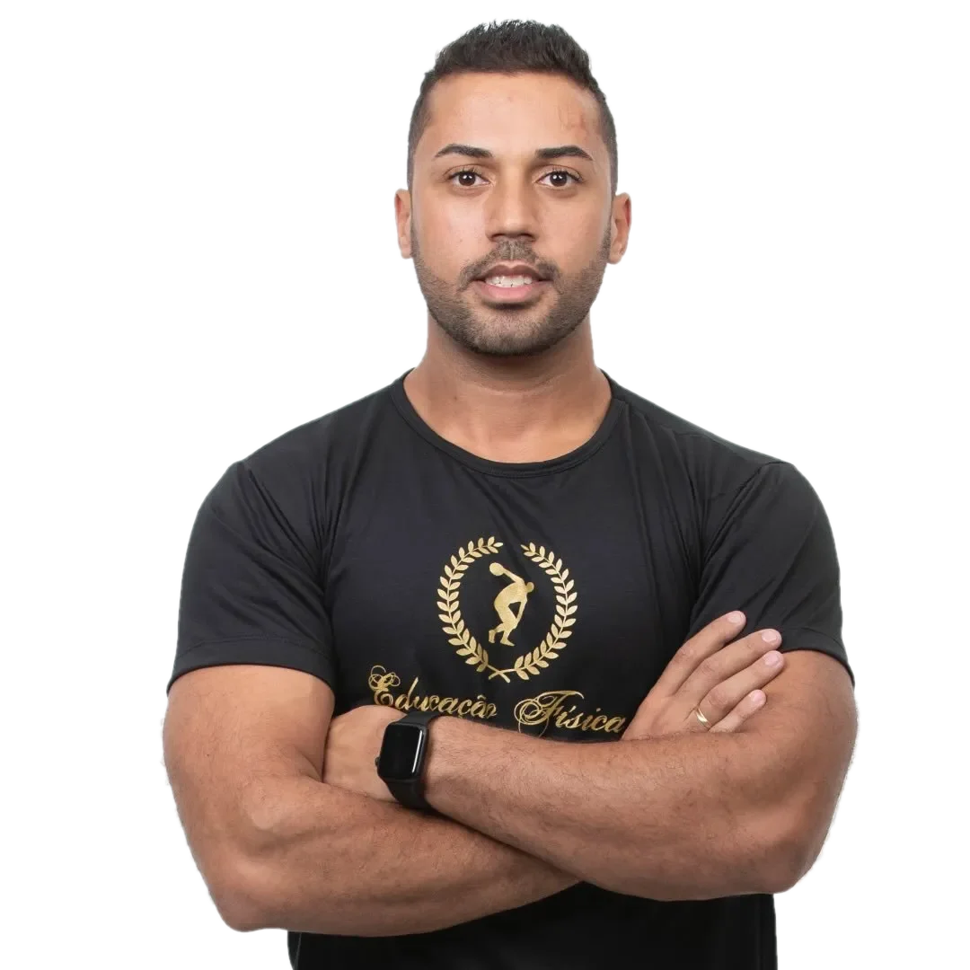 Raphael Claudino, personal trainer, de braços cruzados